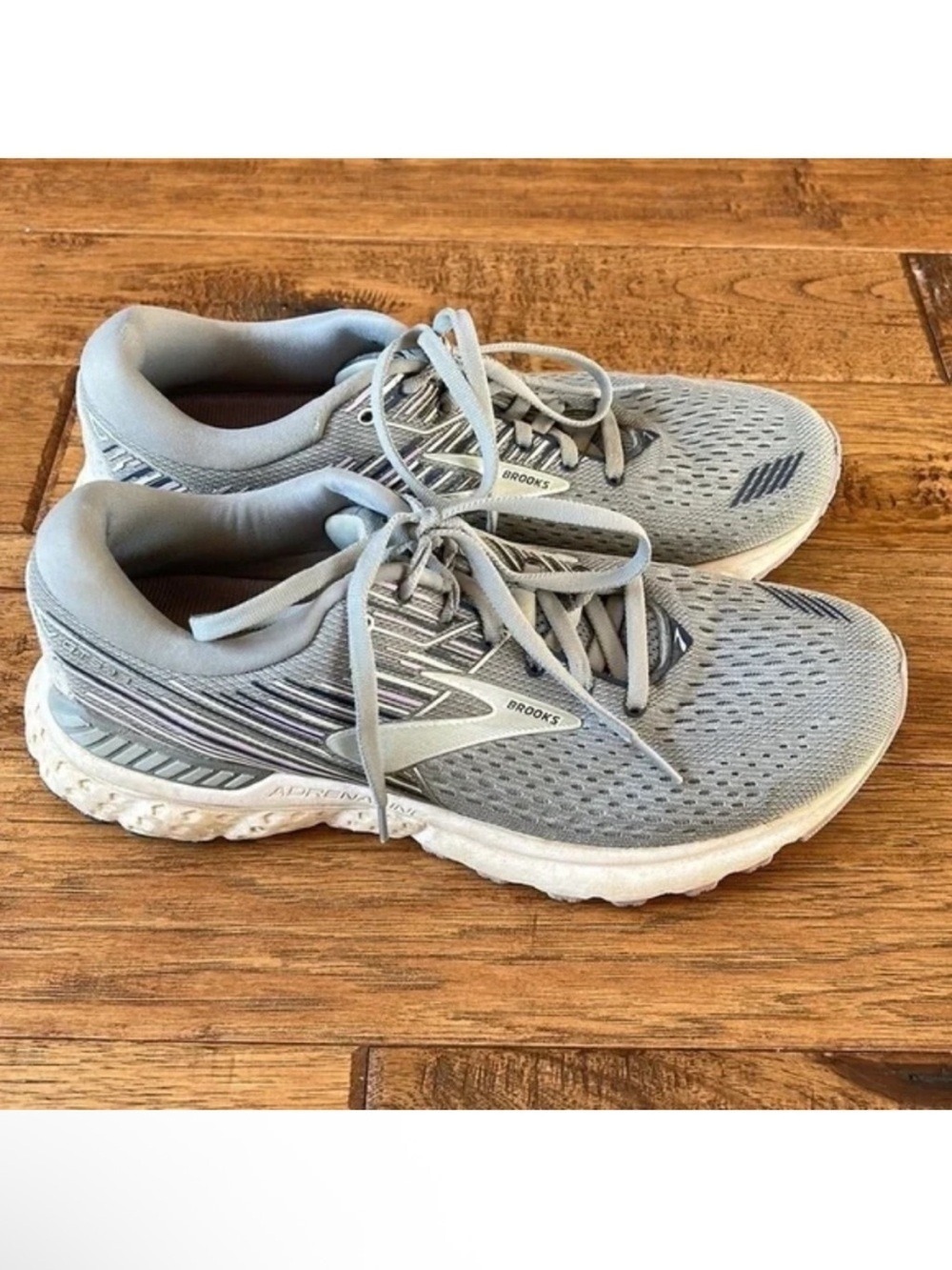 Brooks Adrenaline GTS 19 Road Running Shoes Gray White Womens Size 9.5